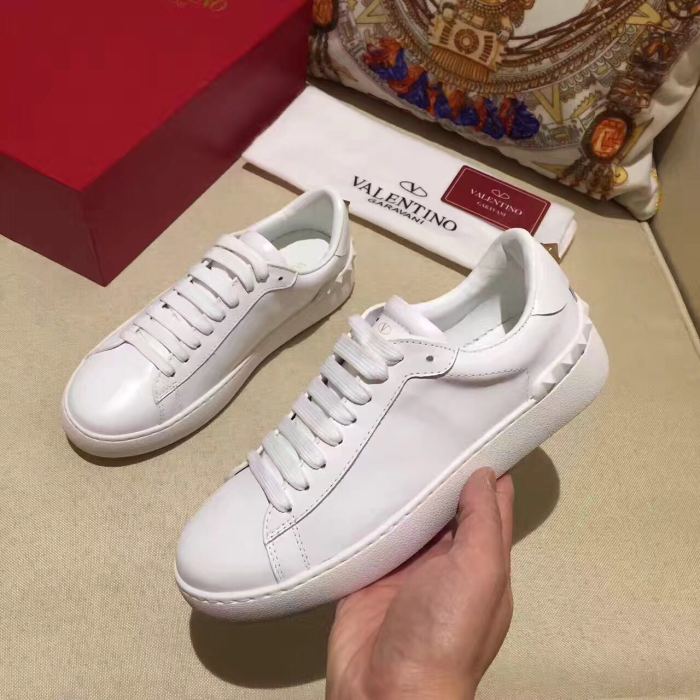 Super High End Valentino Low Top Flat Sneaker Men and Women-019