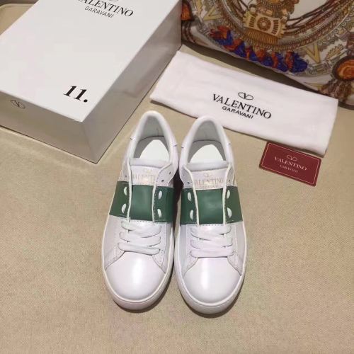 Super High End Valentino Low Top Flat Sneaker Men and Women-005