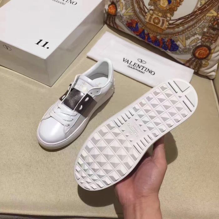 Super High End Valentino Low Top Flat Sneaker Men and Women-009