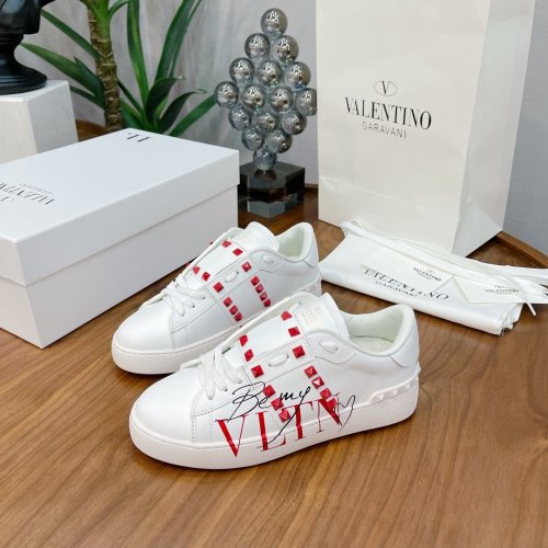 Super High End Valentino Low Top Flat Sneaker Men and Women 001（2021）