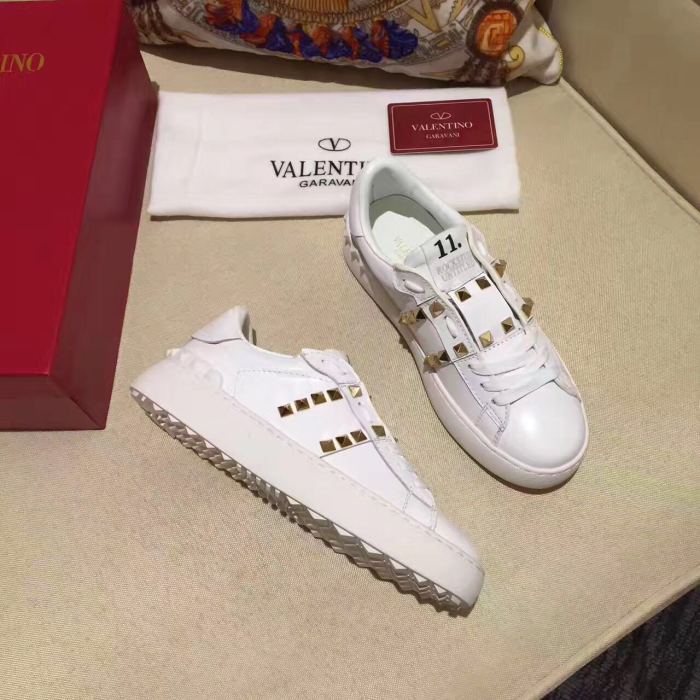 Super High End Valentino Low Top Flat Sneaker Men and Women-022