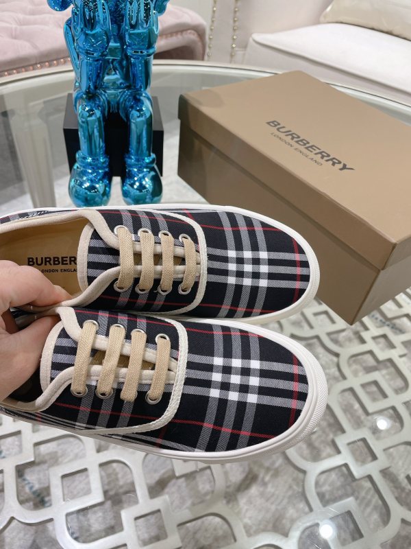 Burberry Single shoes Women Shoes 001 (2021)
