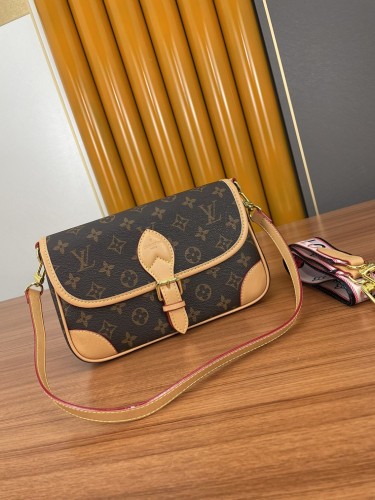 Louis Vuitton Handbags 0040 (2022)