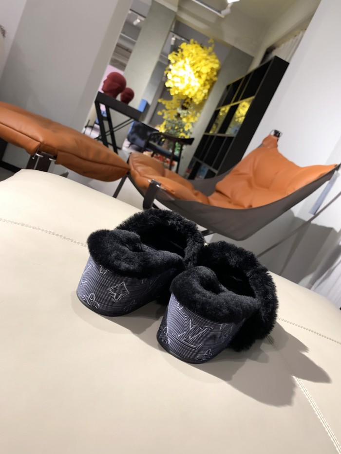 LV Hairy slippers 006 (2021)