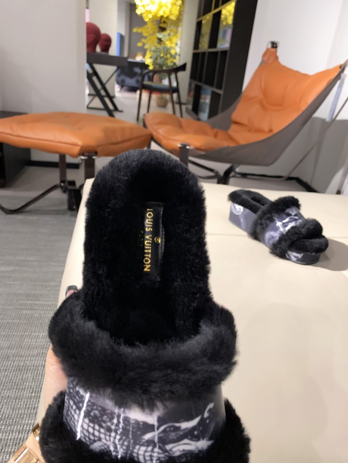 LV Hairy slippers 0010 (2021)