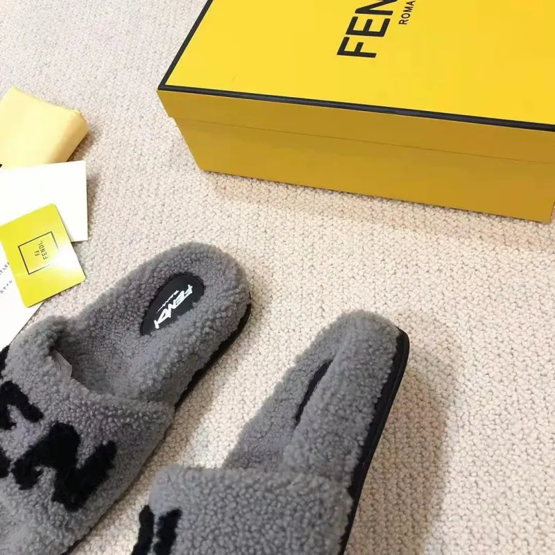 Fendi Hairy slippers 002（2021）