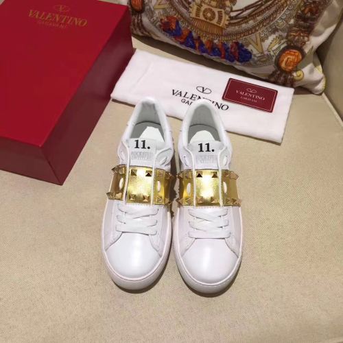 Super High End Valentino Low Top Flat Sneaker Men and Women-020