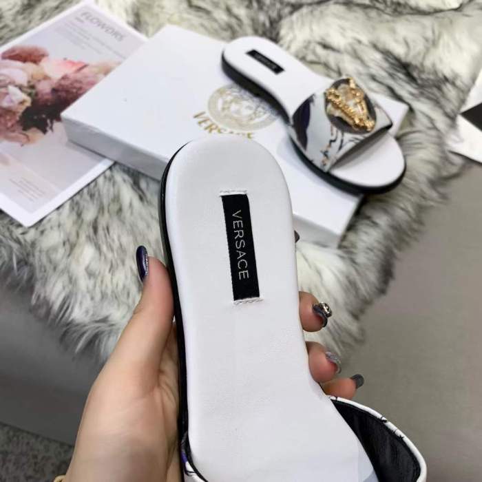 Versace Slippers Women Shoes 007（2021）
