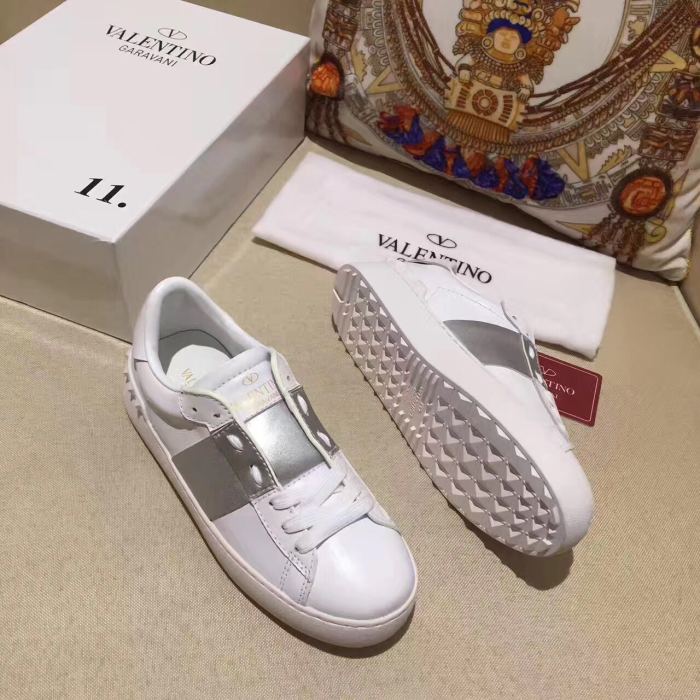 Super High End Valentino Low Top Flat Sneaker Men and Women-010