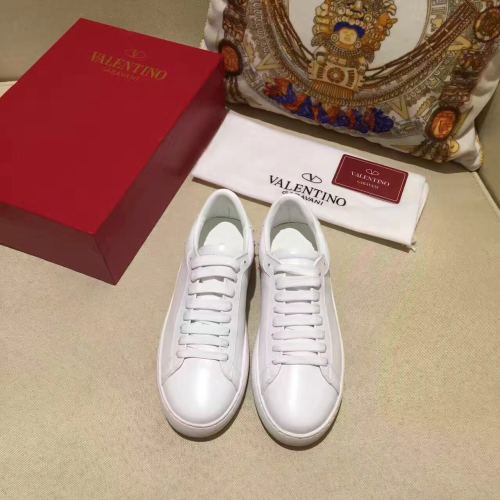 Super High End Valentino Low Top Flat Sneaker Men and Women-019