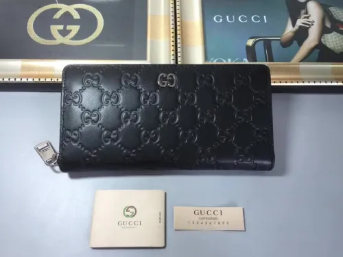 Gucci wallets 055