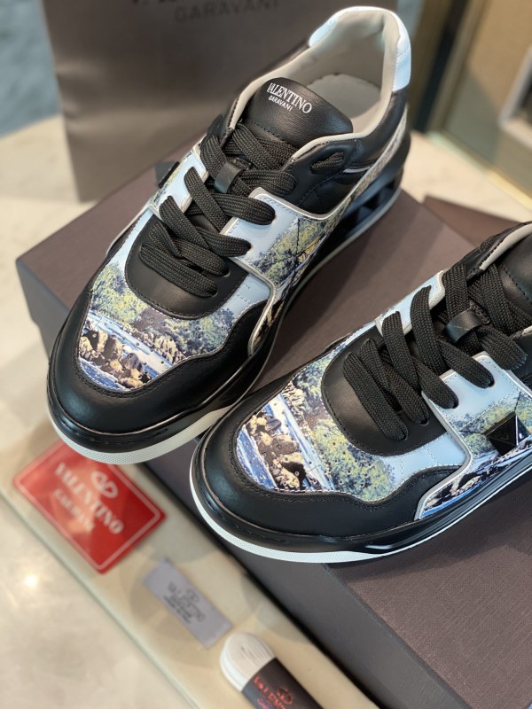 Super High End Valentino Low Top Flat Sneaker Men and Women-0011（2021）