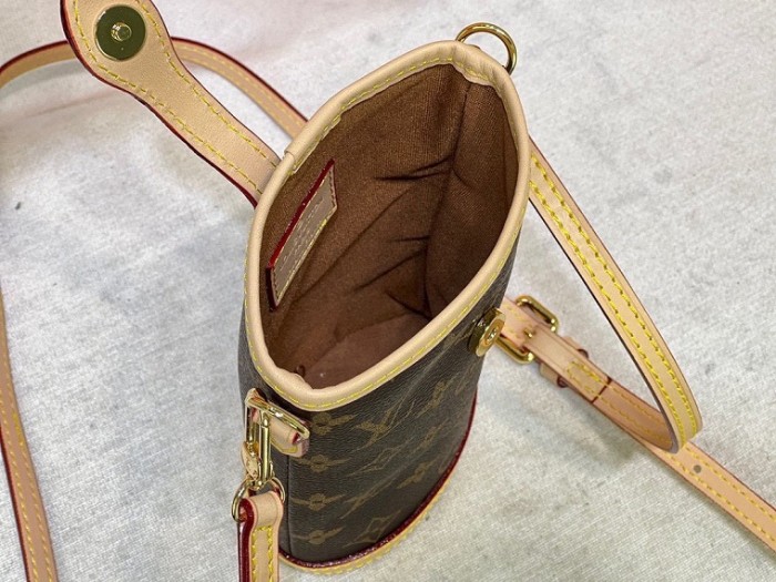 Louis Vuitton Handbags 0051 (2022)