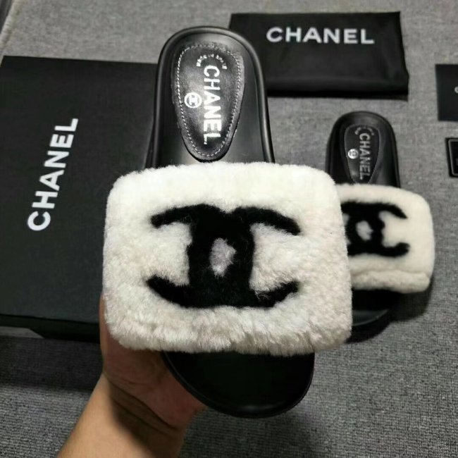 Chanel Hairy slippers 004