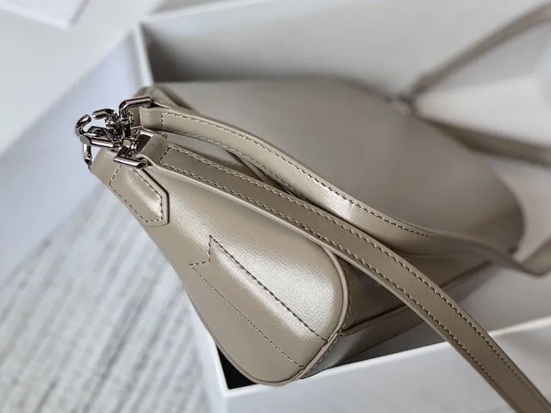 Givenchy Super High End Handbag 003（2022）