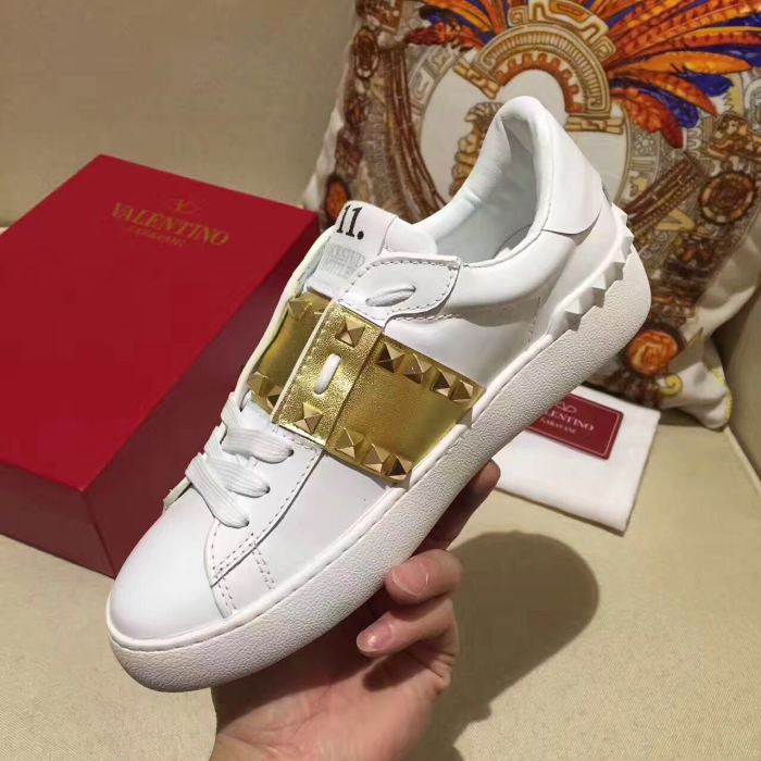 Super High End Valentino Low Top Flat Sneaker Men and Women-020