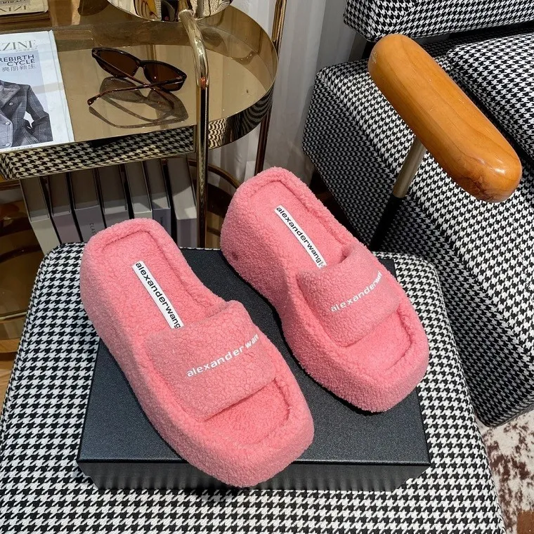 Alexander McQueen Hairy slipper 002(2022)