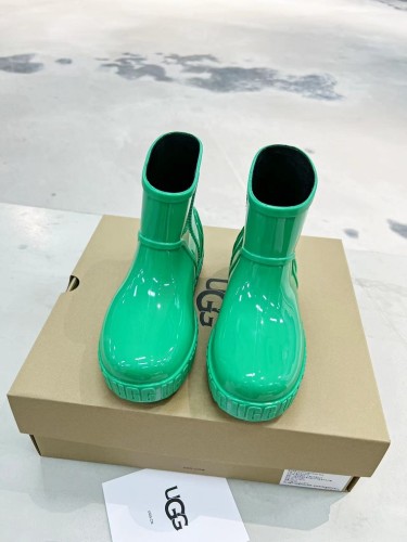 UGG Short Boost Women Shoes 001 (2022)