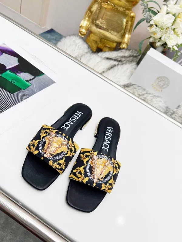 Versace Slippers Women Shoes 0016（2022）