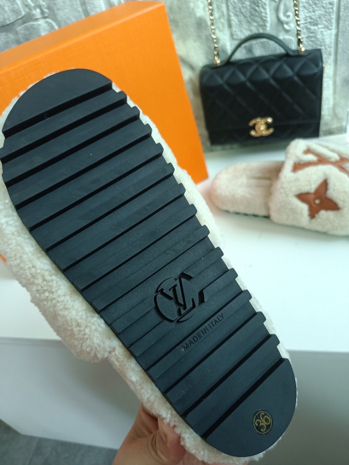 LV Hairy slippers 0018 (2022)