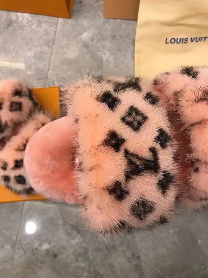 LV Hairy slippers 004 (2022)