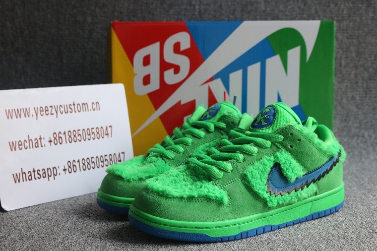 Authentic Authentic Grateful Dead X Nike SB Dunk Low Green Bear 
