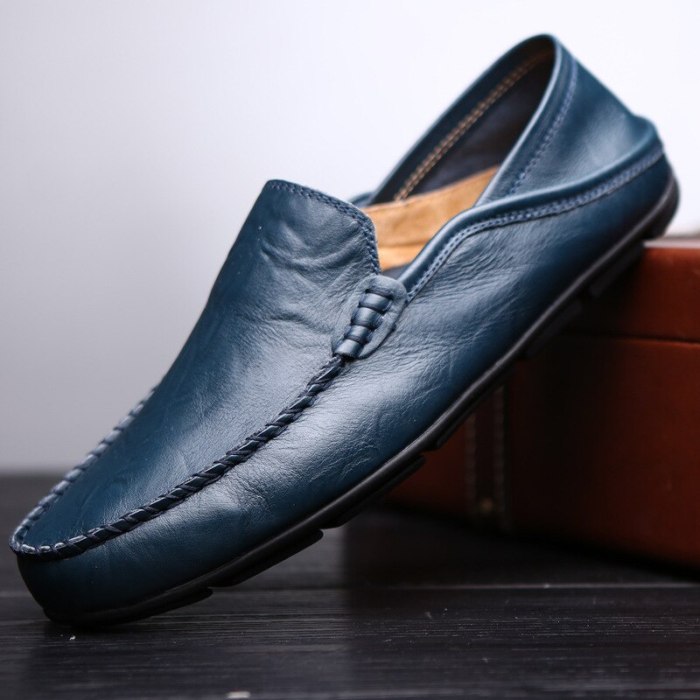 New Leather Shoes Men Loafers Men Casual Shoes Moccasins Breathable Sneakers Men Driving Shoes Comfort Flats Plus Size