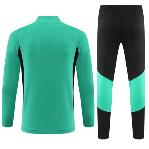 23-24 Manchester United, green, half pull