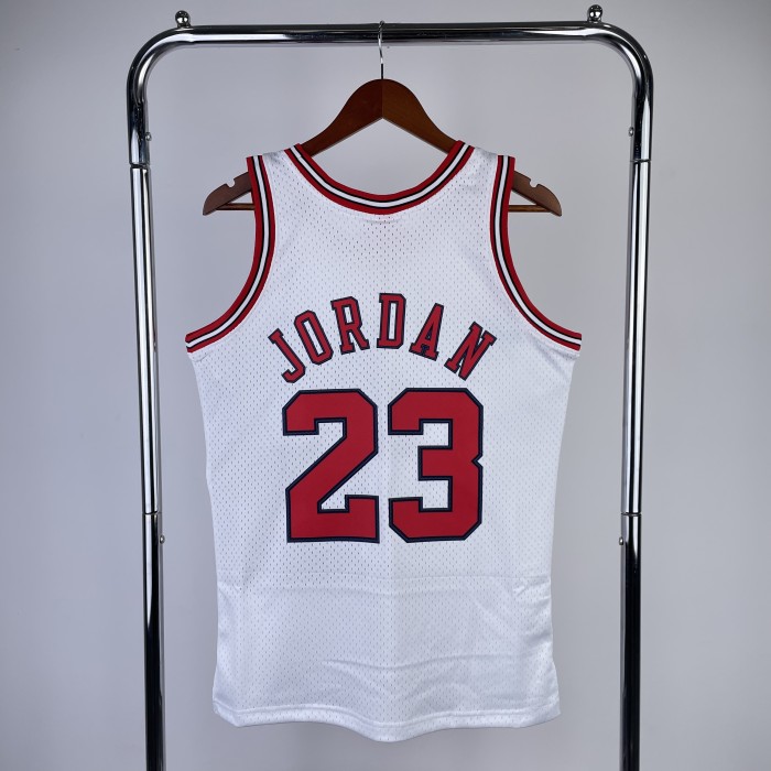 Bulls' '1998 White No. 23, Jordan