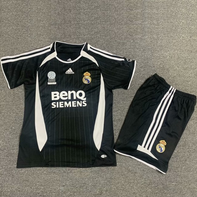 Retro 06/07 Real Madrid Away kids kit