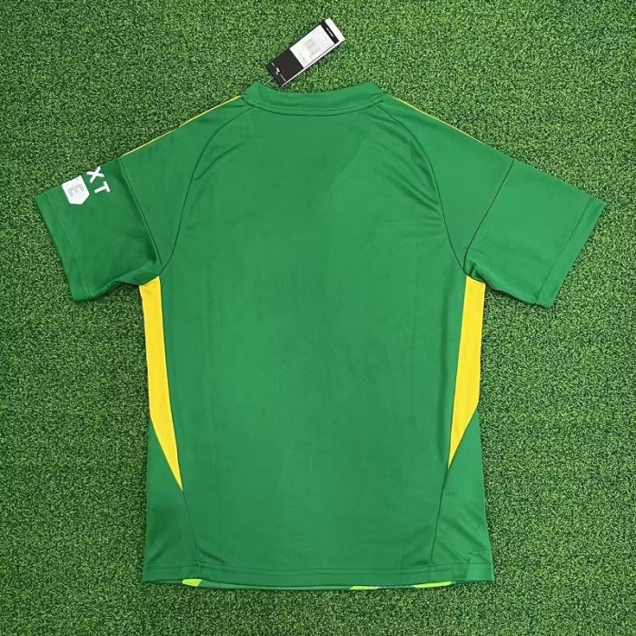 24/25 Leeds United Green goalkeeper