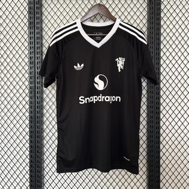 24/25 Manchester United black goalkeeper jersey