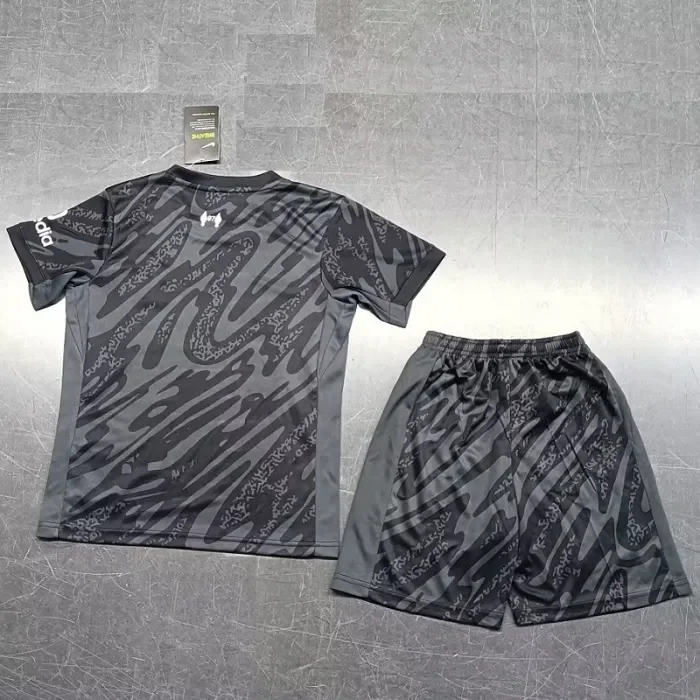 24/25 Liverpool Black goalkeeper Adult set