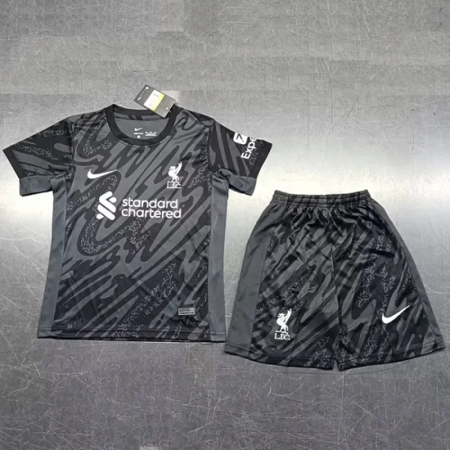 24/25 Liverpool Black goalkeeper Adult set
