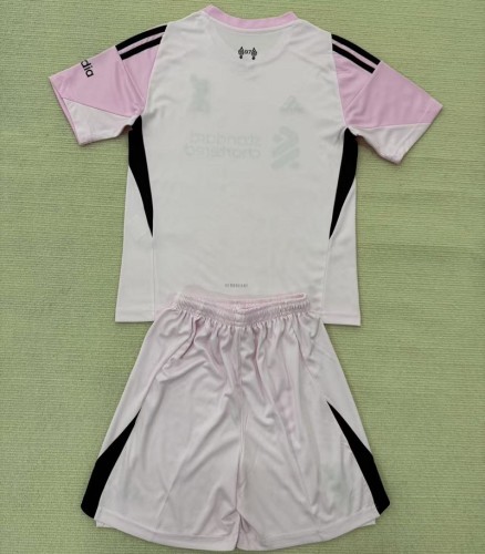 25/26 Liverpool goalkeeper Adult set pink