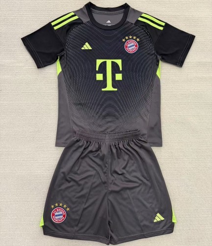 25/26 bayern munich goalkeeper kids kit black