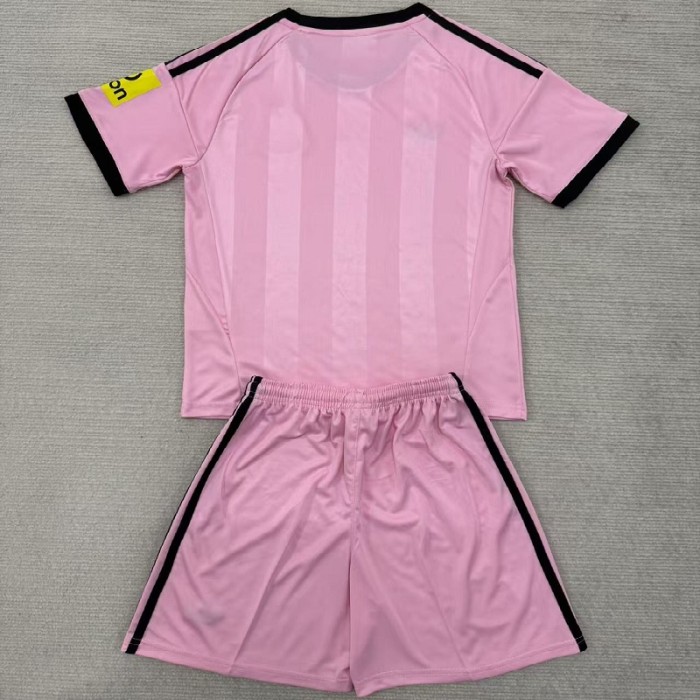 25/26 Newcastle United pink goalkeeper kids kit