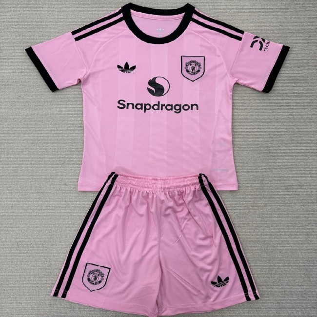 25/26 Manchester United goalkeeper kids kit pink