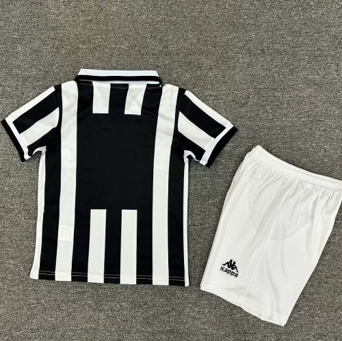 Retro 95/96 Juventus home kids kit