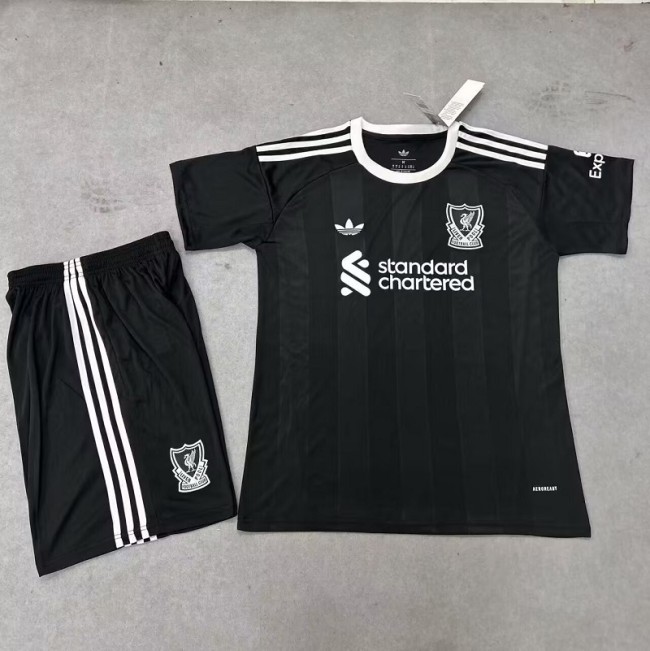 25/26 Liverpool goalkeeper Adult set black