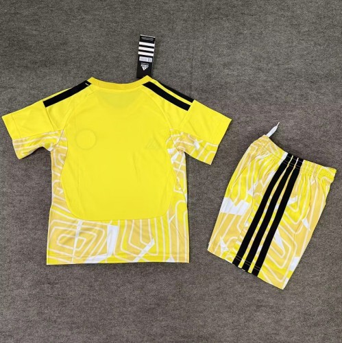 25/26 Scotland goalkeeper kids kit