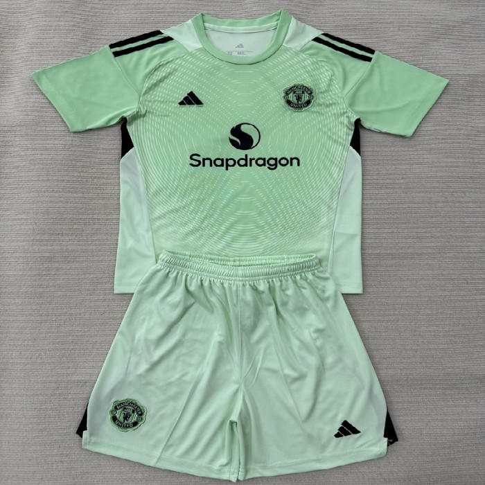 25/26 Manchester United goalkeeper kids kit light green