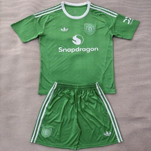 25/26 Manchester United goalkeeper kids kit green