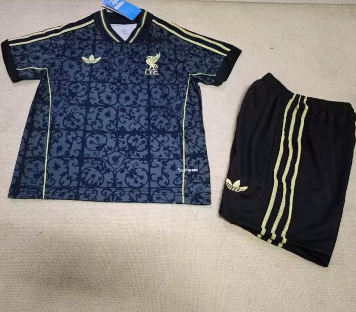 26/27 liverpool kids kit retro clover
