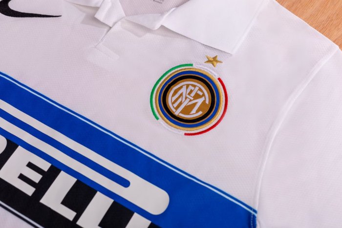 Retro 09/10 Inter Milan away football shirt
