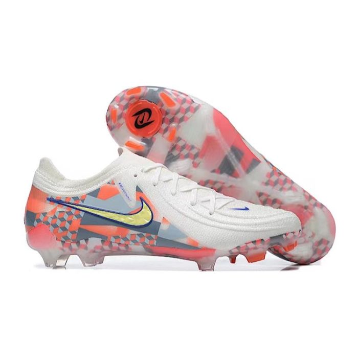 Nike Phantom Luna FG football boots