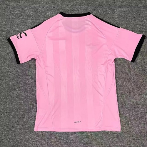 25/26 Manchester United goalkeeper Pink