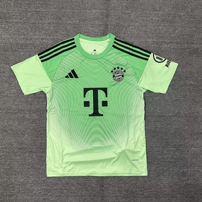 25/26 bayern munich goalkeeper