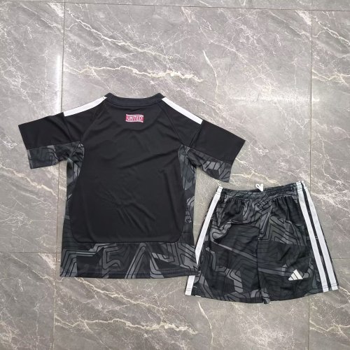 26/27 Manchester United goalkeeper kids kit
