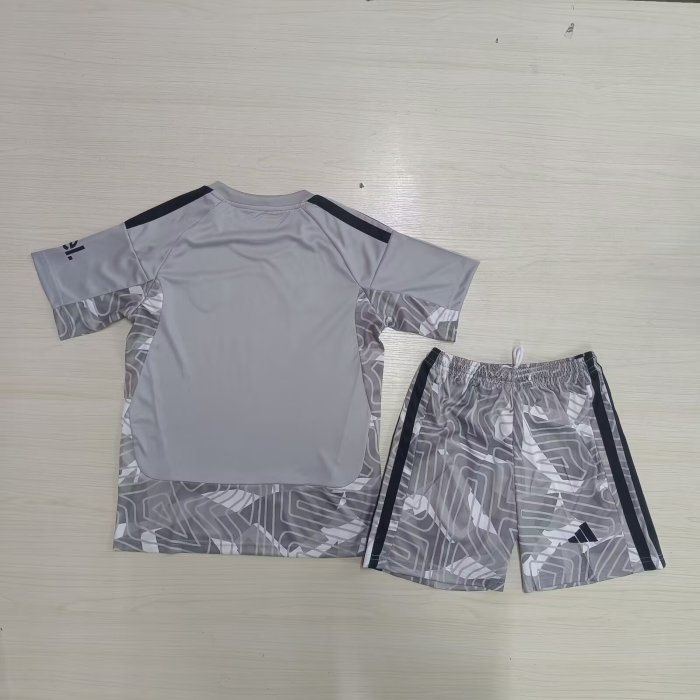 26/27 Arsenal goalkeeper Kids kit